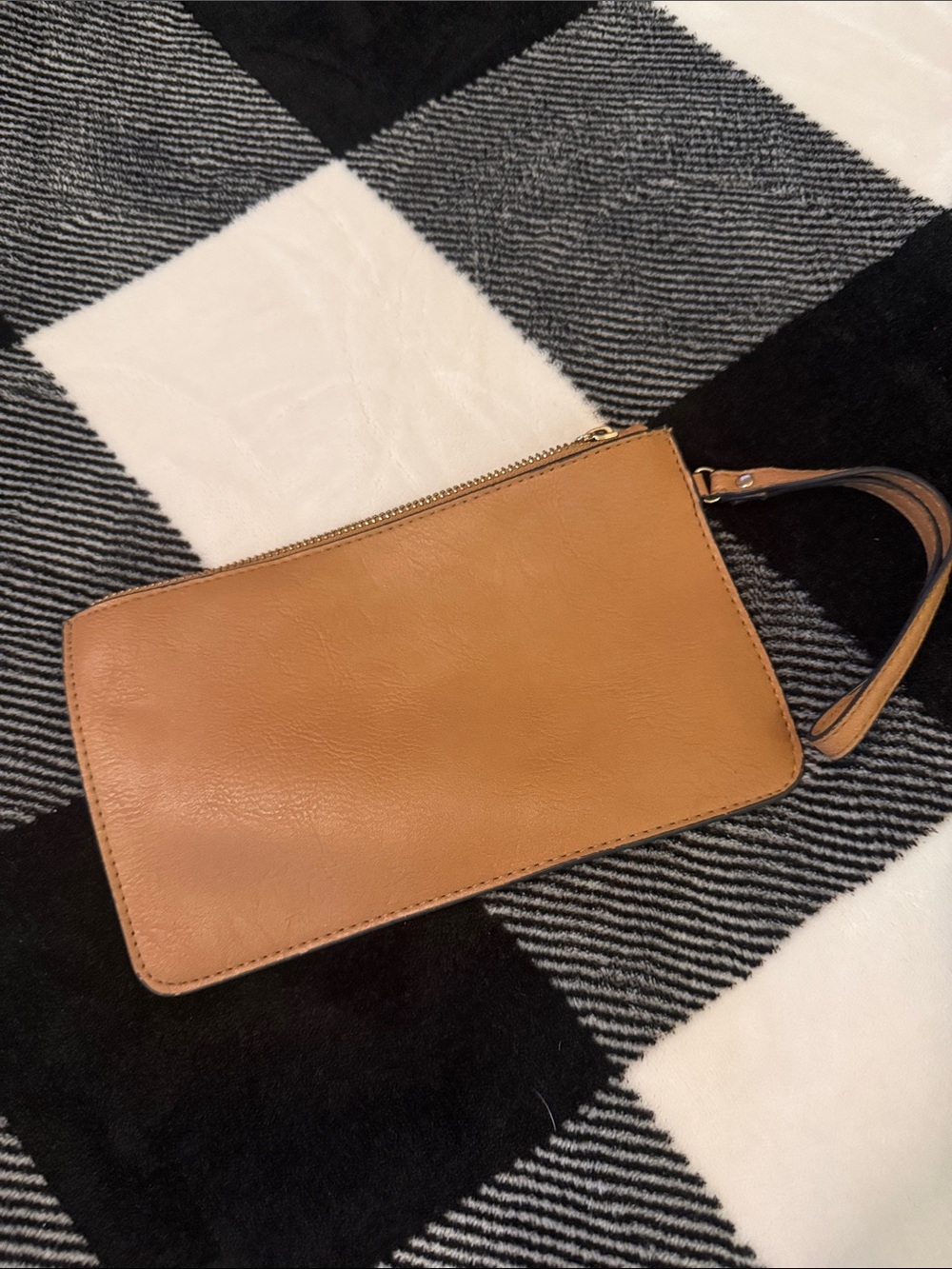 Women’s Leather Wristlet Clutch - Tan